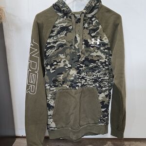 Camo Under Armour Hoodie Size M
